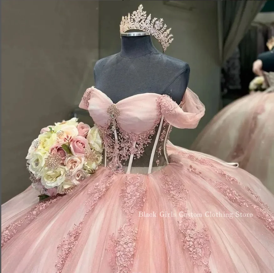 สีชมพูที่ละเอียดอ่อนเจ้าหญิงGowns Quinceanera Sweetheart Strapless TutuลูกปัดApplique Sheer Corset Xvปีชุดที่กําหนดเอง