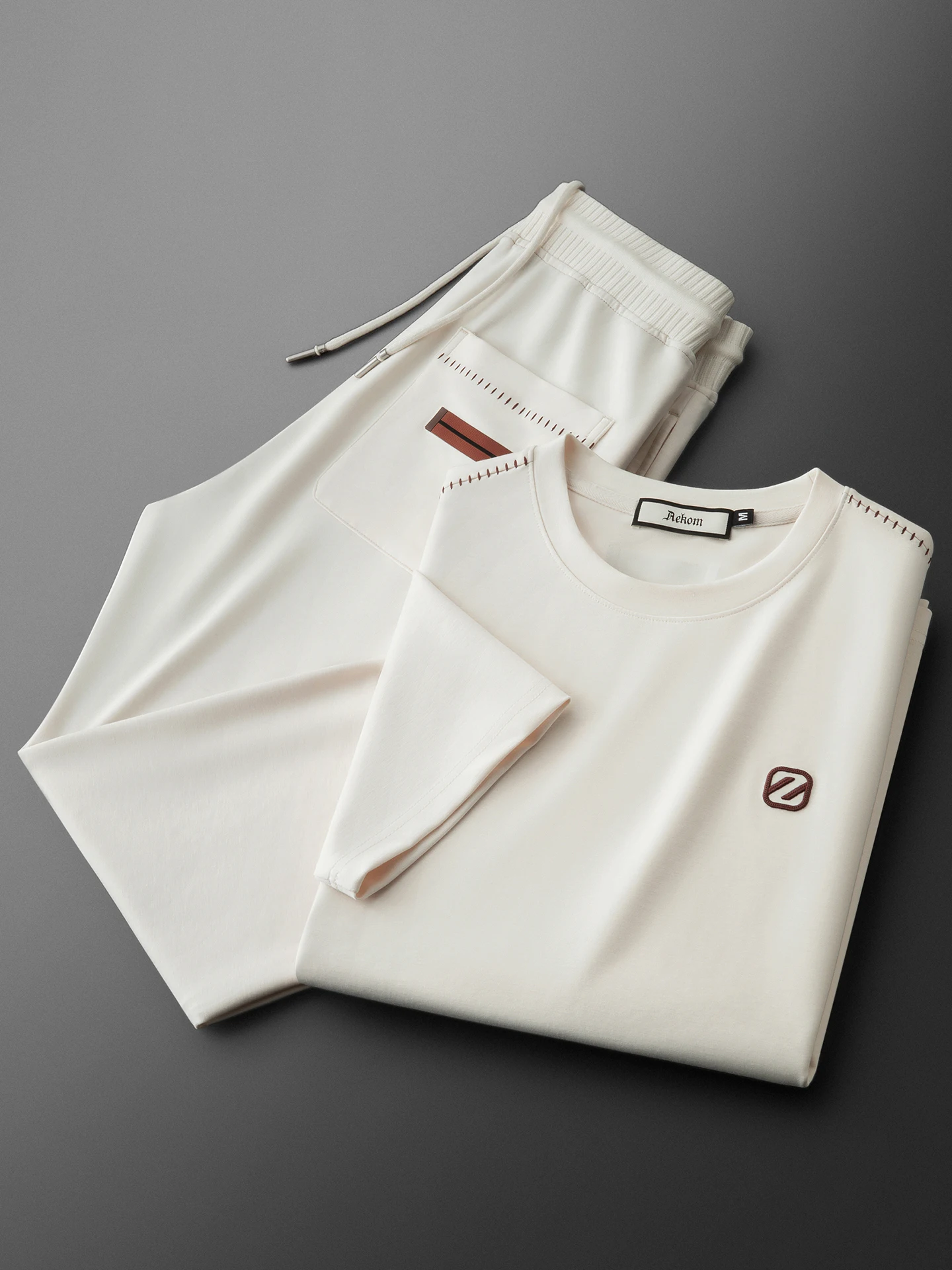 

Italian Faion Summer Skin-friendly Cool Modal Cotton Air Layer Casual round Ne ort Sve Sports Suit for Men