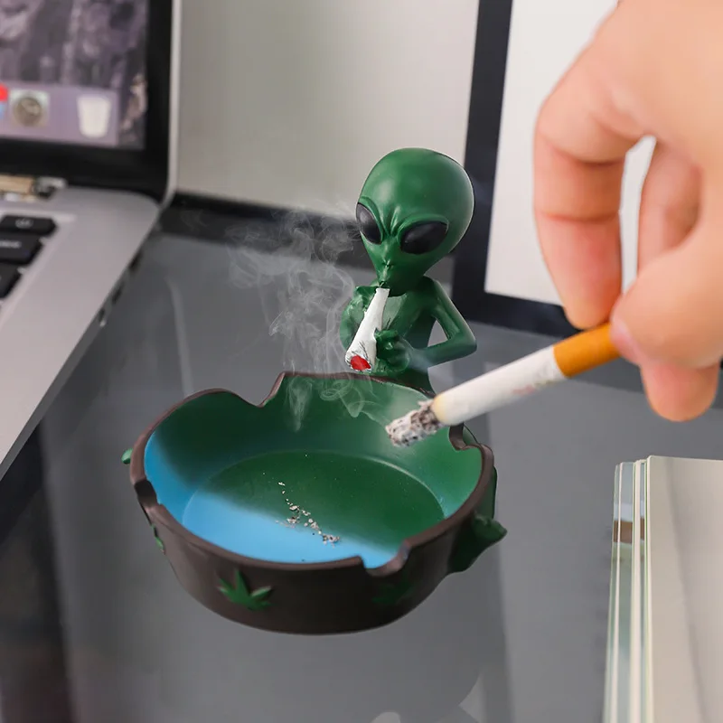 

Creative Alien Smoking Ashtray Tabletop Decoration Living Room Ornament Home Office Bar Furnishings Crafts Smoking Accessories