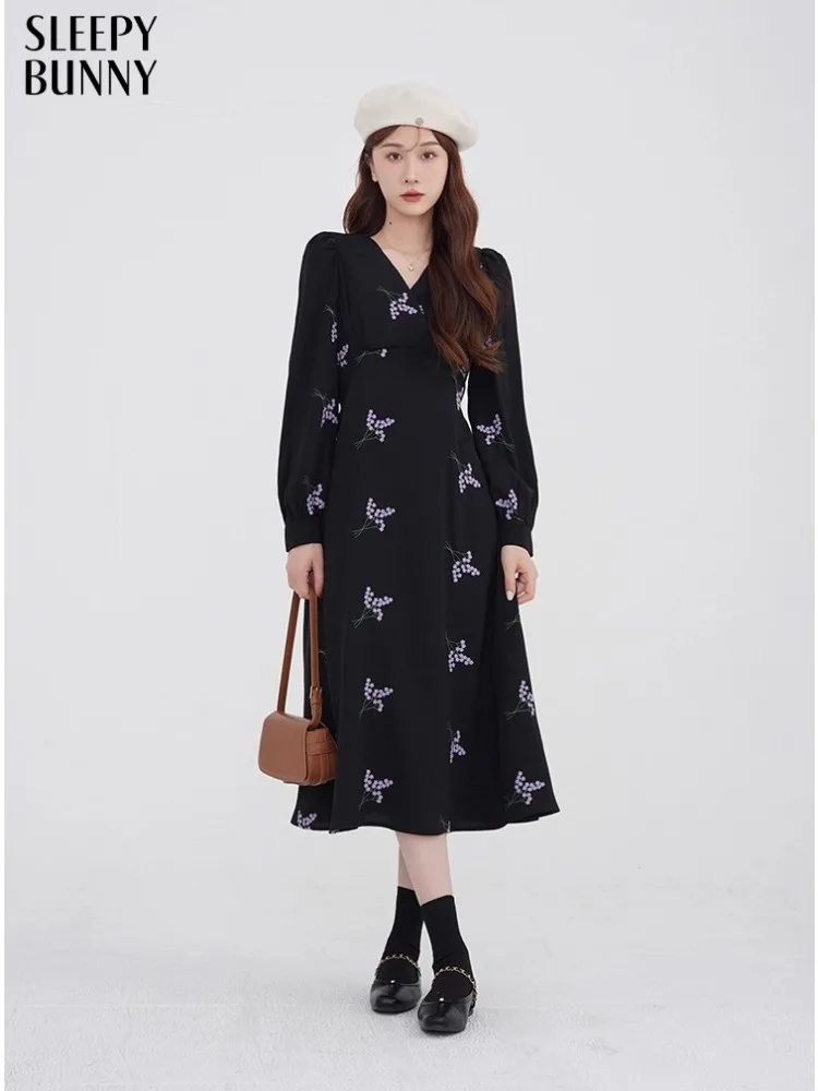 

V-neck Floral Embroidered Dress Long Sleeve Slim Fit Midi Elegant A-line Long Dress Autumn Slimming Shoulder Detail for Women