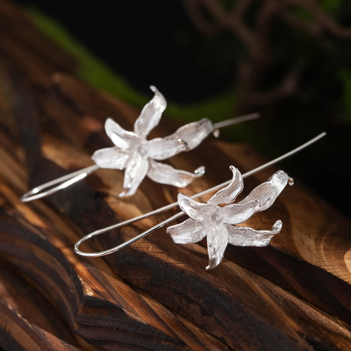 

Personalized And Artistic Iris Earrings, Original Flower Silver Ear Thread S925 Silver Jewelry, Exquisite Daily Wear