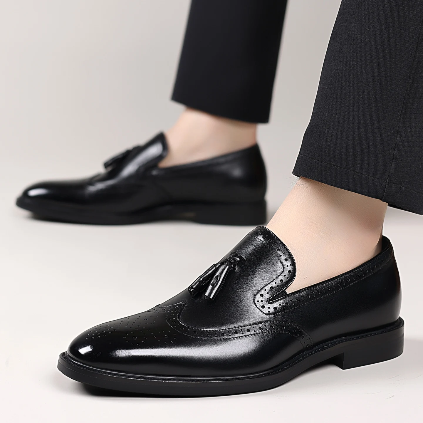 

Brock men's leather shoes 2025 new black engraved one-pedal fashion business thin version casual leather shoes breathable