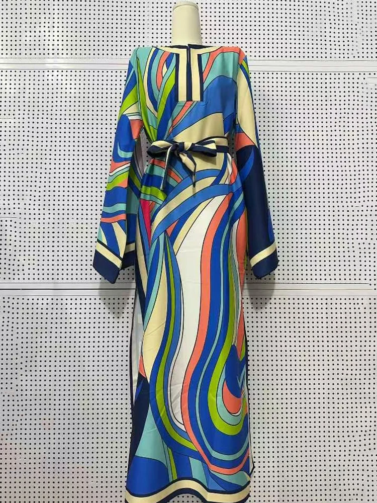 Abito da donna estivo 2025 con stampa geometrica retrò, colletto semiabierto, cravatta in vita stretta, gonna gonfia alla moda con spacco sull'orlo ampio