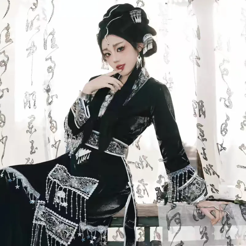 Mädchenkostüme, weibliche schwarze ethnische exotische Reisefotografie-Show