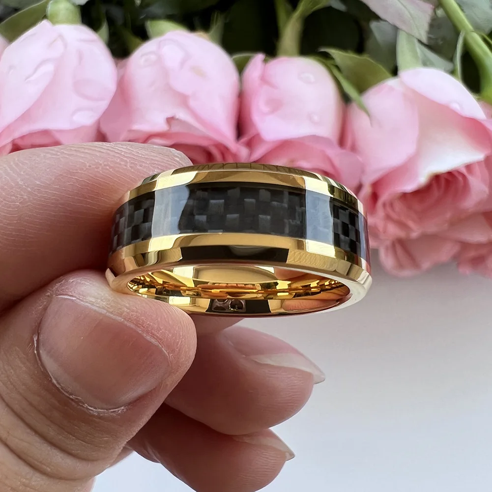 Fashion Men Golden Tungsten Steel Wedding Band Engagement Rings for Men Women Black Carbon Fiber Inlay Beveled Edges Comfort Fit