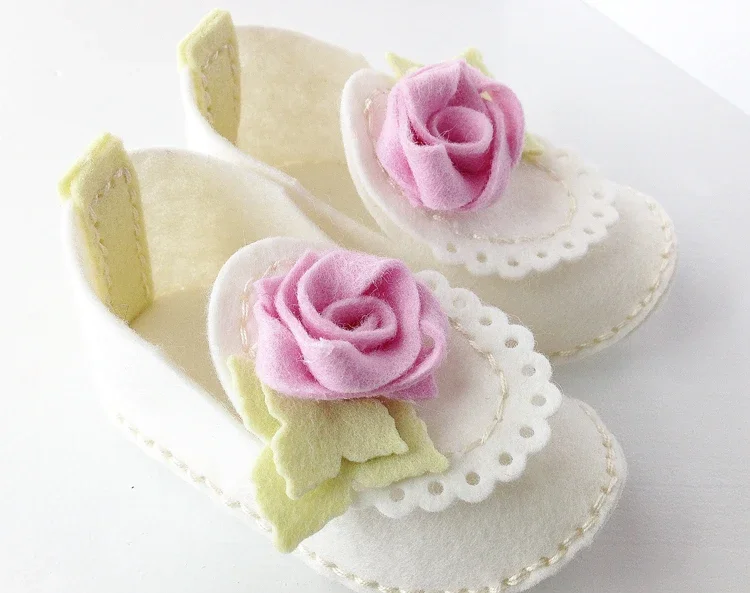 

Felt Die New Baby Booties Metal Cutting Dies DIY Scrapbook Craft Decoration Embossing Template Supplies Greeting Card