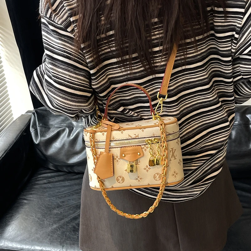 

Popular Women's Messenger Bag Crossbody Design Genuine Leather Handbag Classic Elegant Look With Multiple Pockets Ladies