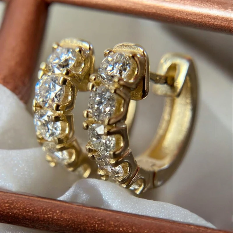 OXTAO D-Farb-Moissanit-Creolen mit 4 mm großen Steinen für Damen, funkelnder Labor-Diamant-Ohrring, edler Schmuck, 14 Karat Gold gefüllt – Detail 1