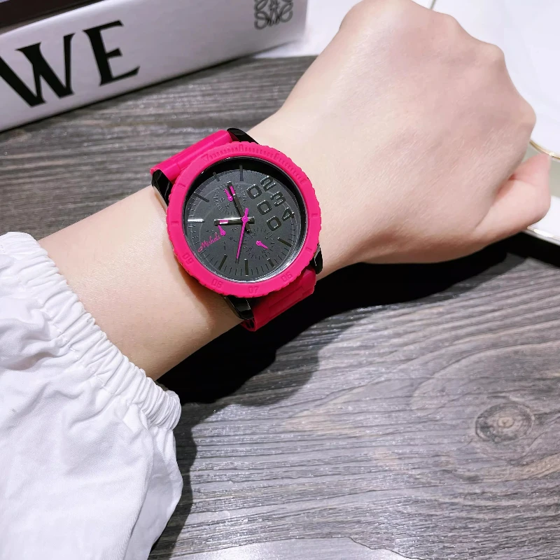 Classic trend women's watch elegant simple handsome waterproof 2025 quartz watch birthday gift