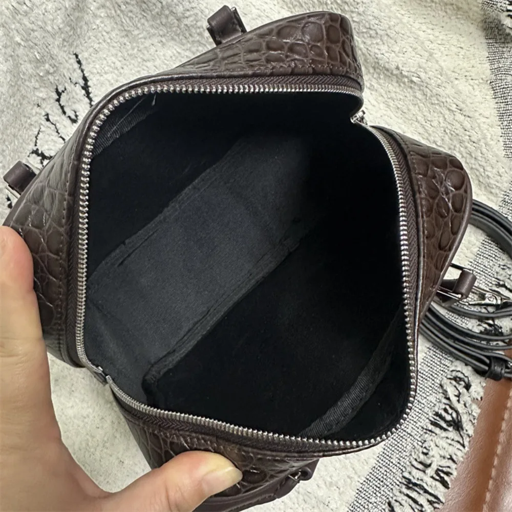 Stylish and Simple Single Shoulder Solid Color Women Convenient To Go Out Portable Messenger Bag Texture Unique Casual Daily