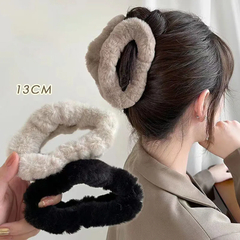 

New Hollow Large Plush Solid Colour Hair Clip Vintage Simple Hair Claw Barrettes Hairpin Women Headwear Hair Accessories Gifts