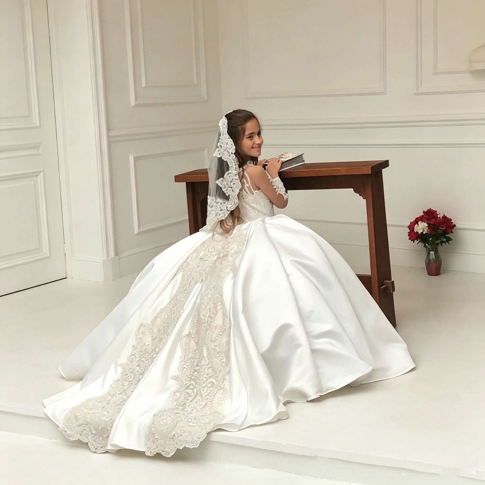 Customized Luxury Flower Girl Dress for Wedding Ball Gown Applique Princess Birthday Party Gown O Neck White Satin Formal Gowns