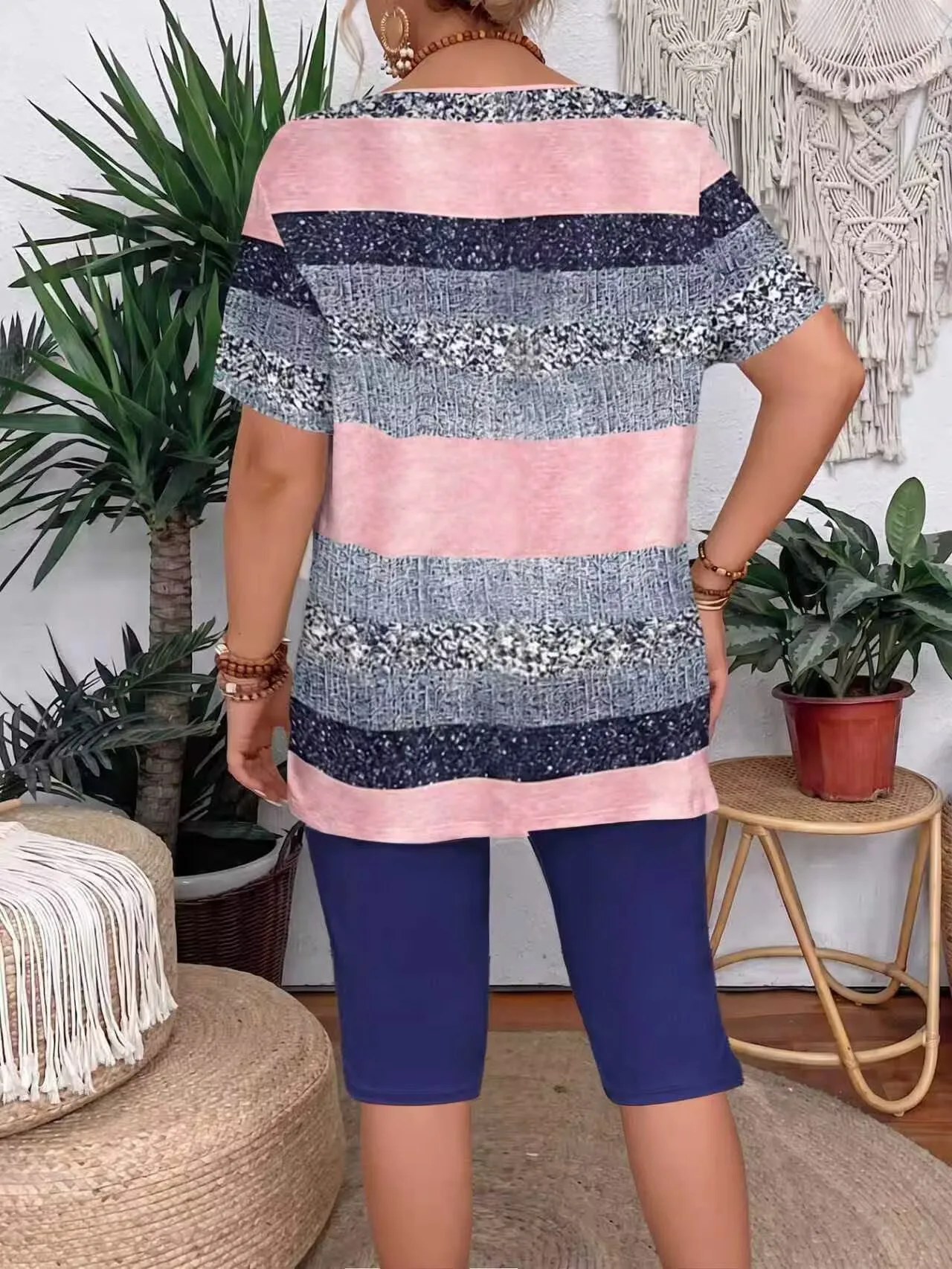Women's Fashion Striped Digital Print Short-Sleeved T-Shirt and Shorts Set, Suitable for Daily Casual Wear