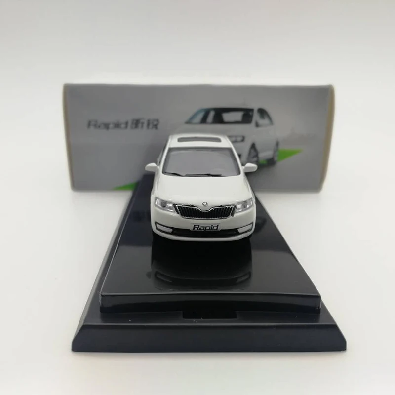 Diecast 1:64 scala Skoda Rapid Alloy Car Model Toys Souvenir da collezione