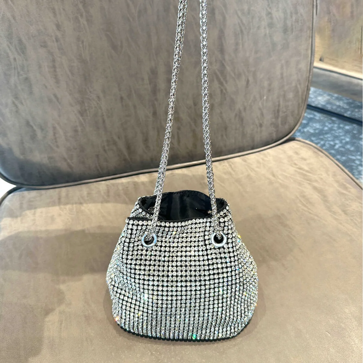 Women's Light Luxury Shining Diamond Banquet Bag Drawstring Design Shoulder Bag Can be Paired with Formal Handheld Bucket Bag