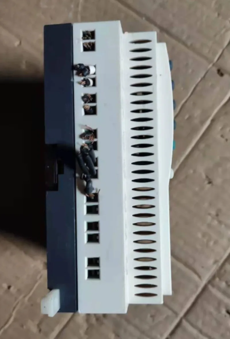 2026 brand-new SR2A201FU SR2 Basic Logic Controller
