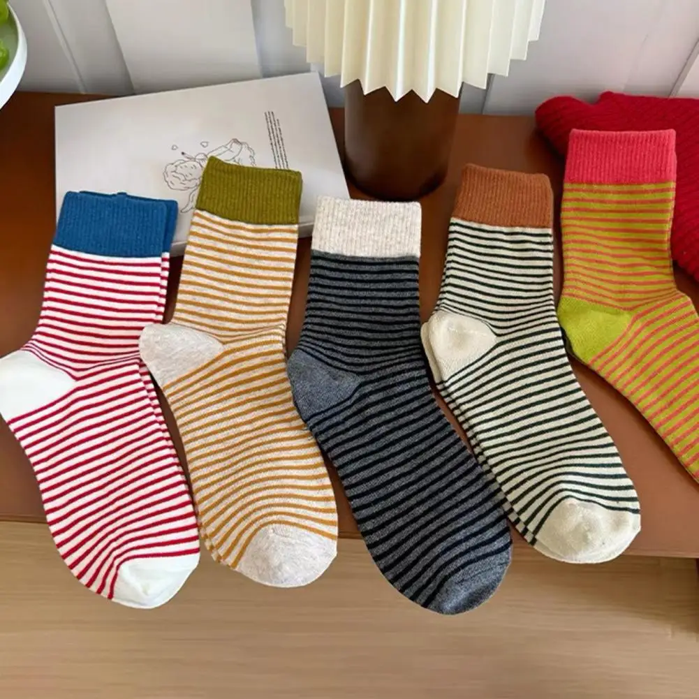 

Women Retro Striped Socks Color-Block Fine Stripes Crew Socks Breathable Casual Cotton Socks for Sports Daily Errands Commuting