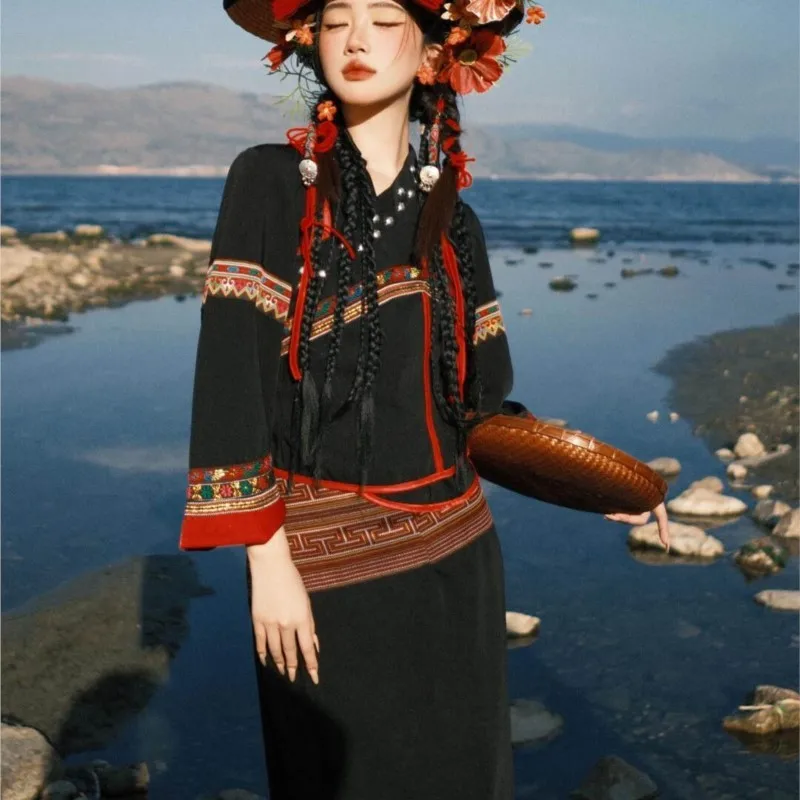 

Travel photography and performance costumes of the Dai ethnic group with exotic characteristics