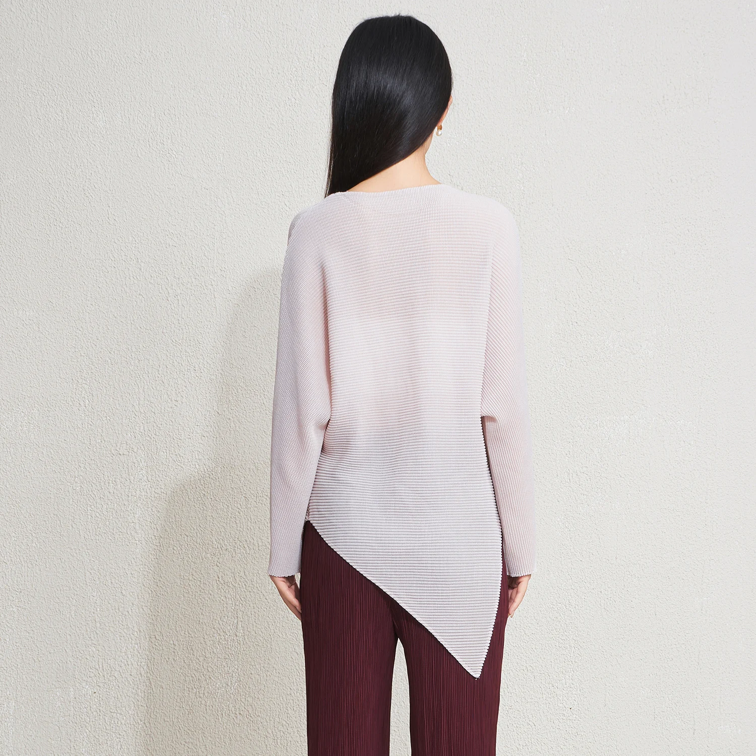 2025 Miyake blusa plisada moda suelta dobladillo asimétrico tejido Casual Top mujer Jersey suéter