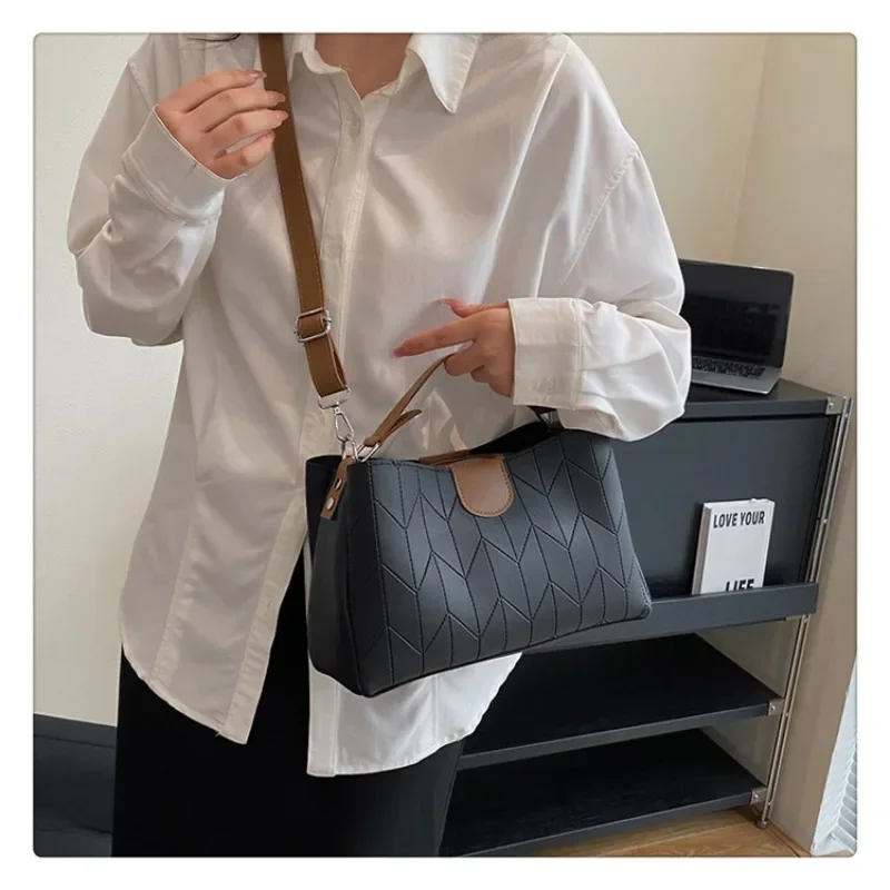 

New Fashion Crossbody Western-style Bamboo Stick Pattern Hand-held Tote Shoulder Bag Simple Trendy Casual Women's Shoulder Bag