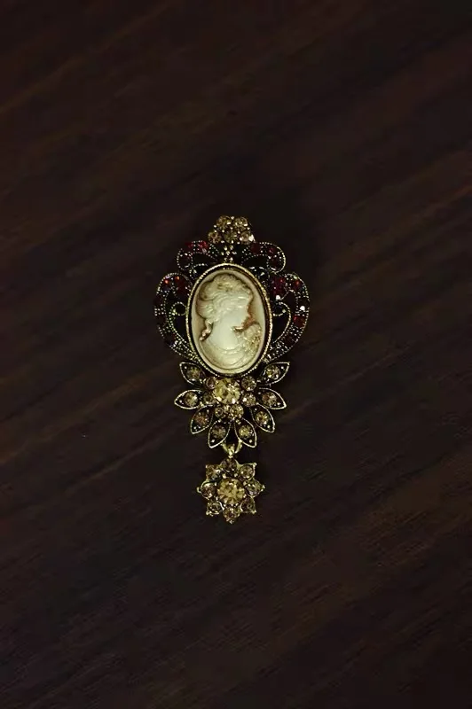 인형 삼촌을 위한 옷 유럽 스타일의 복고풍 군복, 1/3 1/4 BJD 스커트 모자 바지 조끼 허리 체인 세트 무료 배송