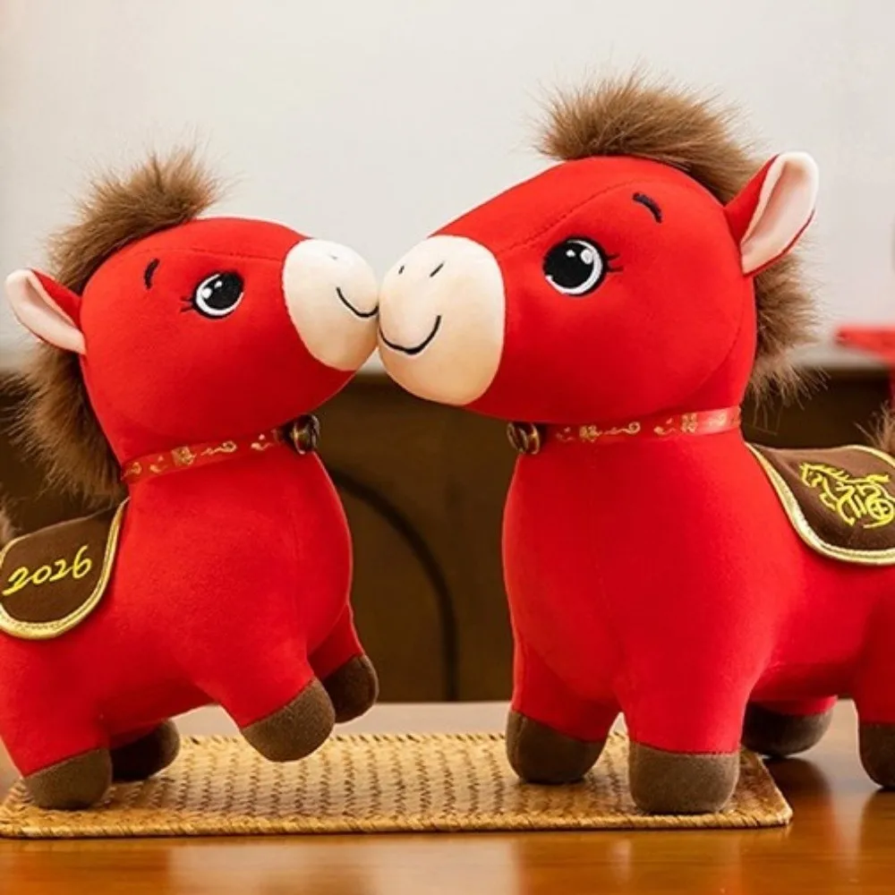 2026 الحصان العام زودياك الحصان تمثال لينة محشوة إلكتروني طباعة الحصان محشوة الحيوان واقعية الزخرفية الحصان العام التميمة