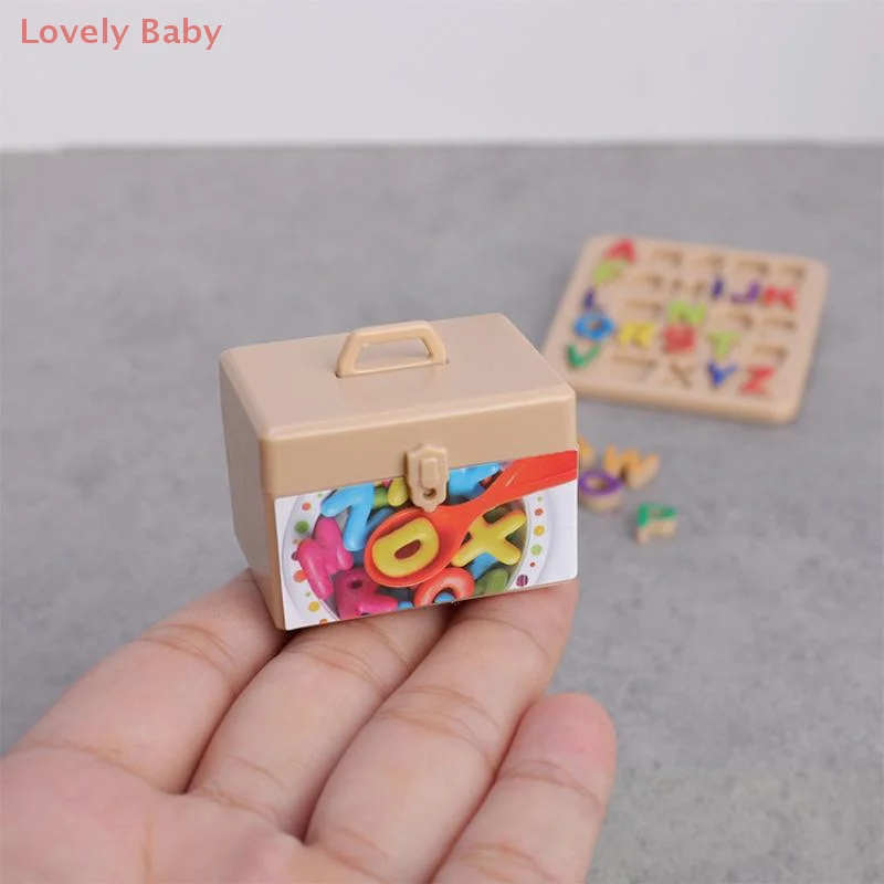 1 conjunto de modelo de simulação em miniatura para casa de bonecas, números de letras, bloco de quebra-cabeça, classificação de tijolos de matemática, brinquedos pequenos de ornamento para crianças