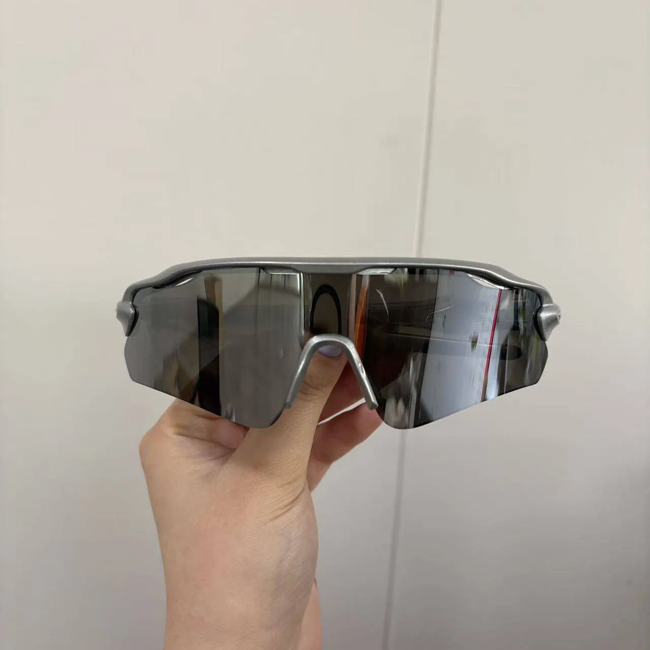 1 Stück Stilvolle Polarisierte Sonnenbrille für Herren, Hochauflösende UV-Schutzbrille für Sport, Radfahren und Outdoor-Aktivitäten