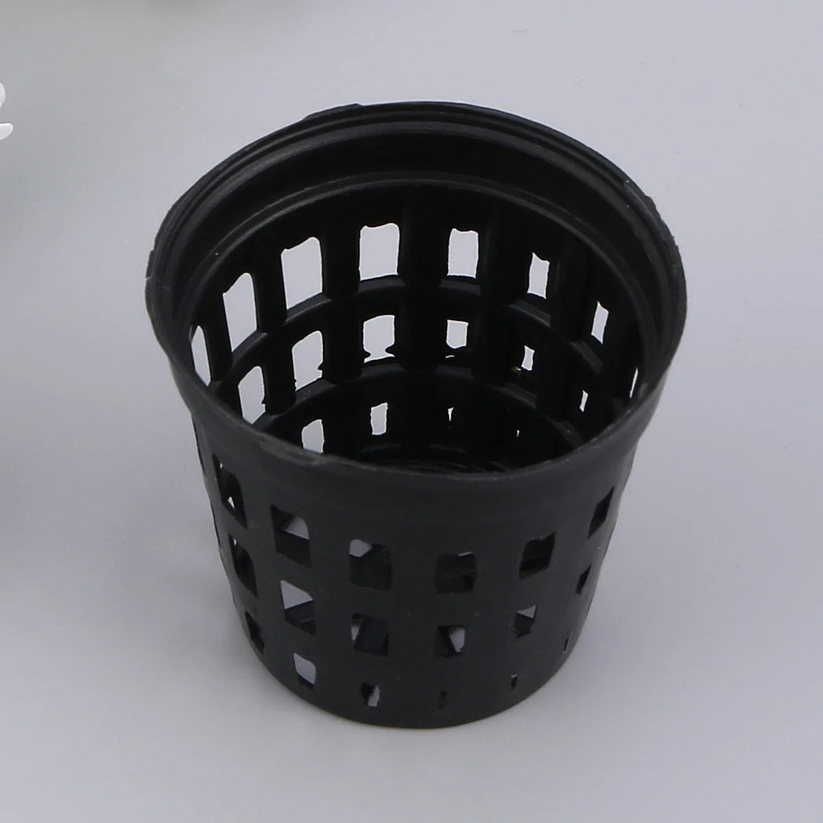 

1Pcs Water Grass Basket Black Middle Size Plastic Cultivation Pot for Healthy Root Growth and Even Drainage Suitable Hydroponics