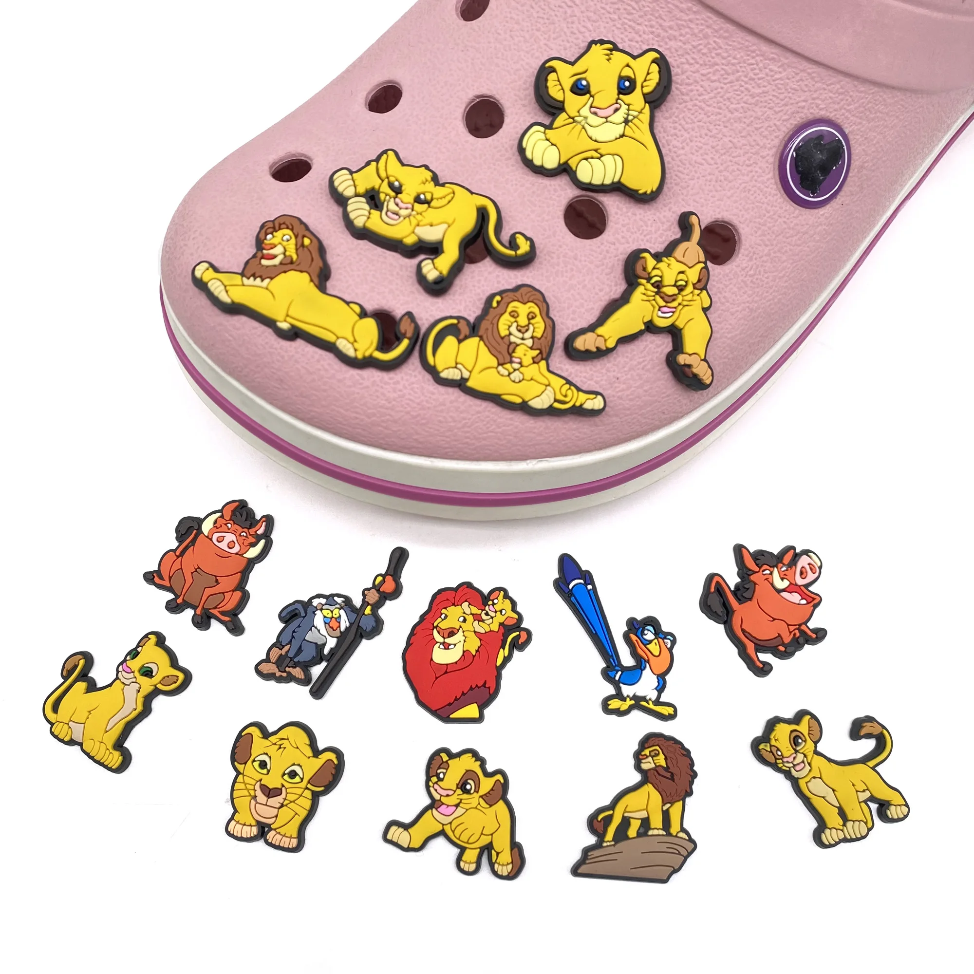 Gran oferta, 1-15 Uds., Simba Pumba, dibujos animados, zapatos para niños, dijes, Rey León de Disney, Miniso, hebilla de zueco, accesorios aptos para regalo de vacaciones