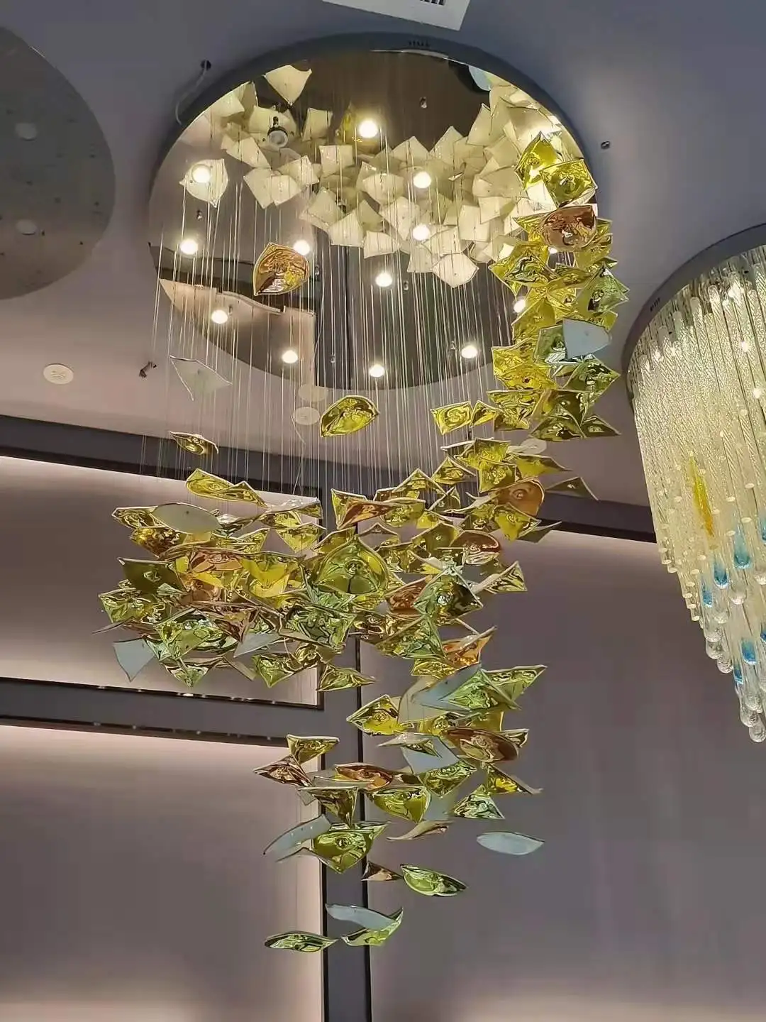 

Modern Artisanal Chandelier For Duplex Lobbies & Staircases - Custom-shaped Ceiling Pendants With Luxurious Hotel Decoration
