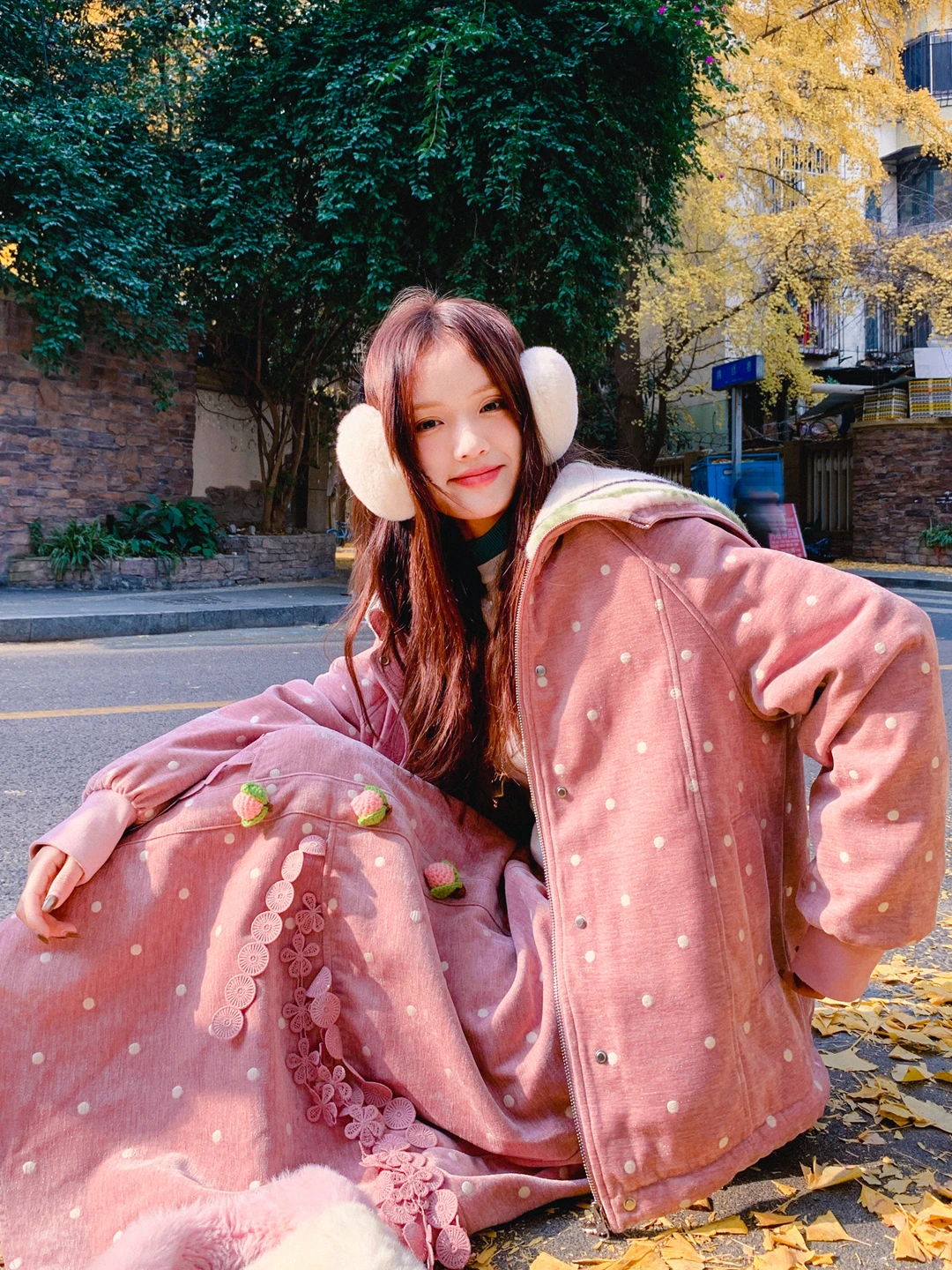 

Thiened Velvet Cotton Jaet with Fluffy Inner And Polka Dot Embroidery Sweet Sle Loose Fit Hooded Zipper Closure