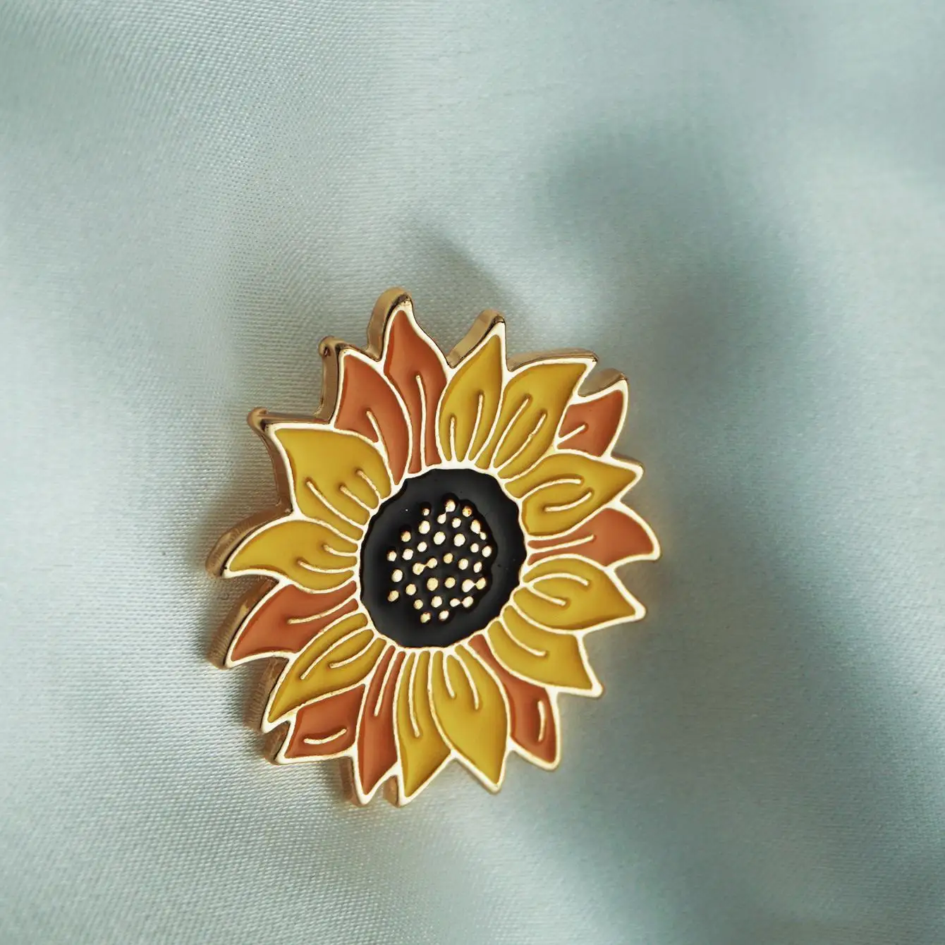 Bella spilla con distintivo a forma di fiore con spilla smaltata morbida girasole per accessorio di gioielli