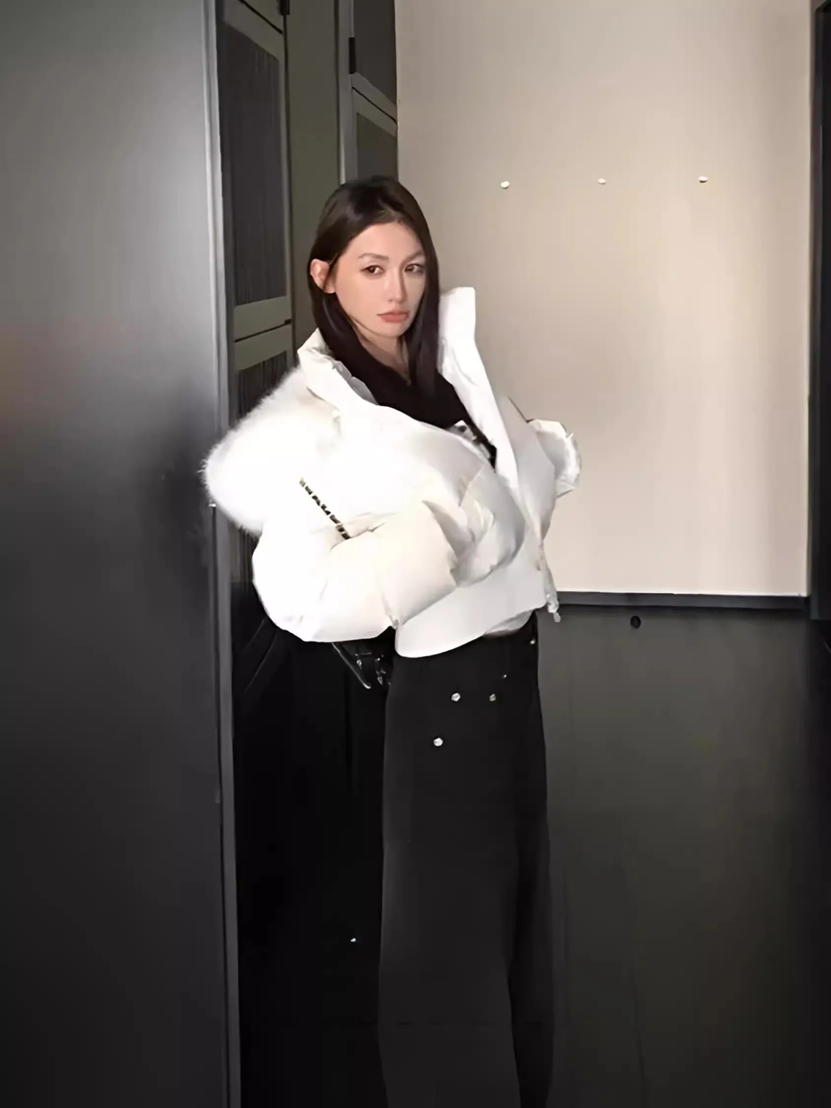 韓国製 スレオル・ティエンエド・ウィンター・ジェット レディース コットンコート ファーカラー付き 通勤用 ロングスリーブ ジッパー開閉 ポリエステル製...