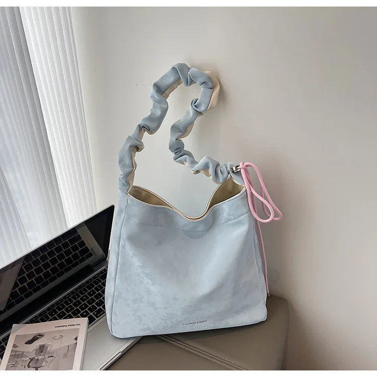 

Fashion niche design single shoulder tote bag high-end sense popular bag women's pleated large-capacity messenger bag handbag