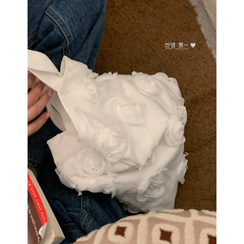 حقيبة يد عصرية بتصميم خيالي لطيف، مطرزة بتطريز ثلاثي الأبعاد على شكل زهور، ذات سعة كبيرة، مناسبة للمدونات، بتصميم عتيق غير رس...
