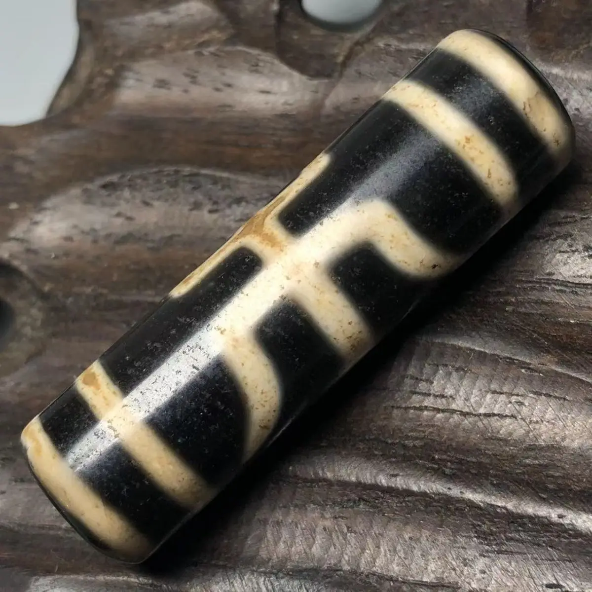 Tibetan natural agate old ore old material high oil pulp weathering noble bottle diamond calcification national wind dzi beads