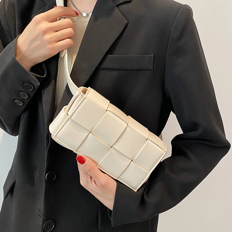 Riñoneras pequeñas tejidas de cuero de lujo para mujer, bolso de mano de marca de lujo, nueva tendencia, bandolera para mujer 2023