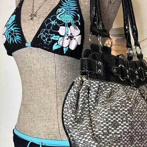 ملابس السباحة