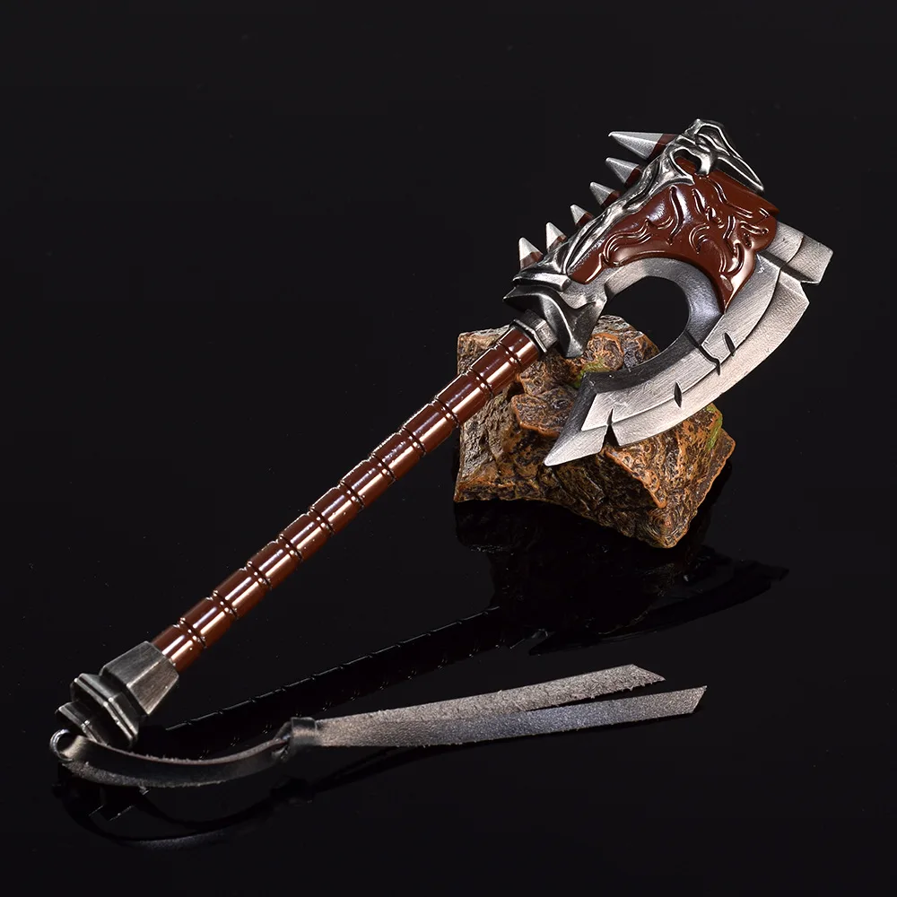 18cm Gorehowl Axe Garrosh Hellscream Keychain WOW Game Peripherals Full Metal Weapon Replica Miniatures Home Ornament Collection