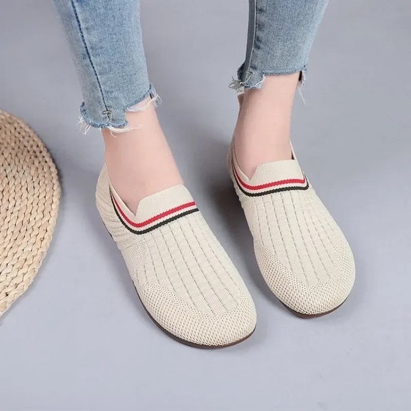 2024 New Spring/Summer Women's Flat Heel Breathable Soft Sole Black Casual Women's Shoes with Round Toe Design