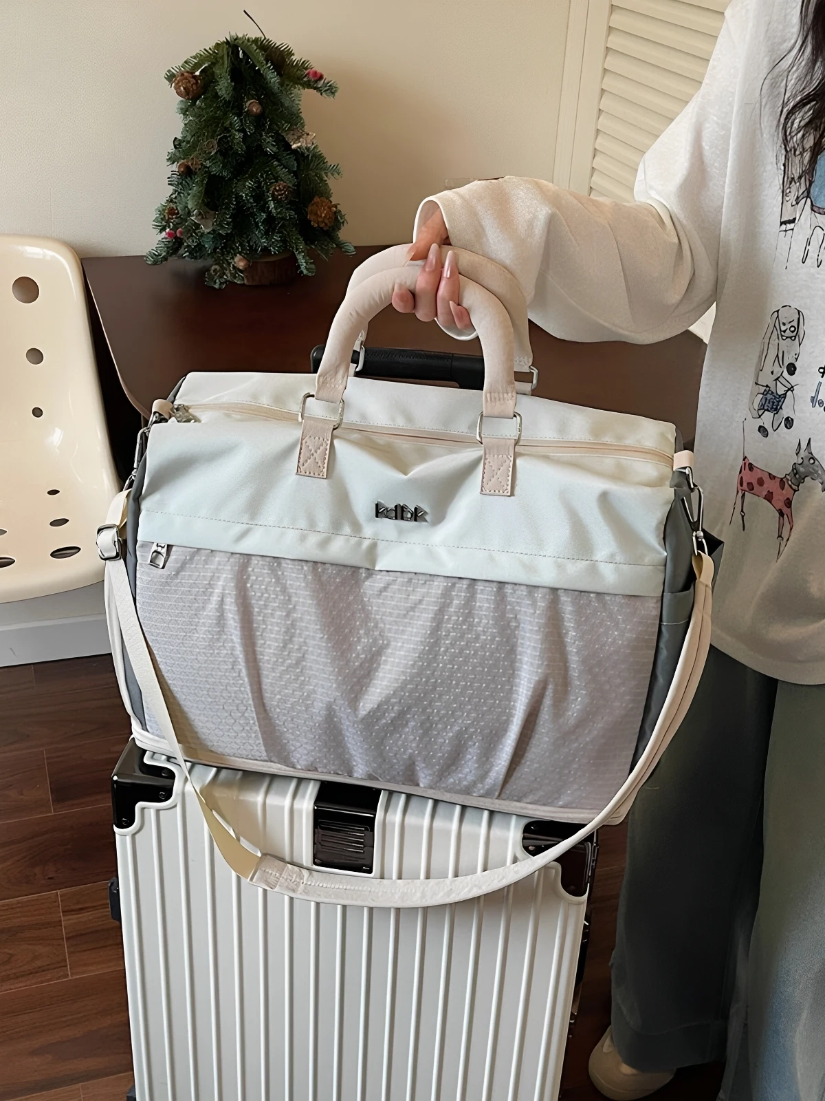 large-capacity-handheld-luggage-bag-for-short-business-trips-and-travel-fashionable-sports-fitness-bag-lightweight-storage