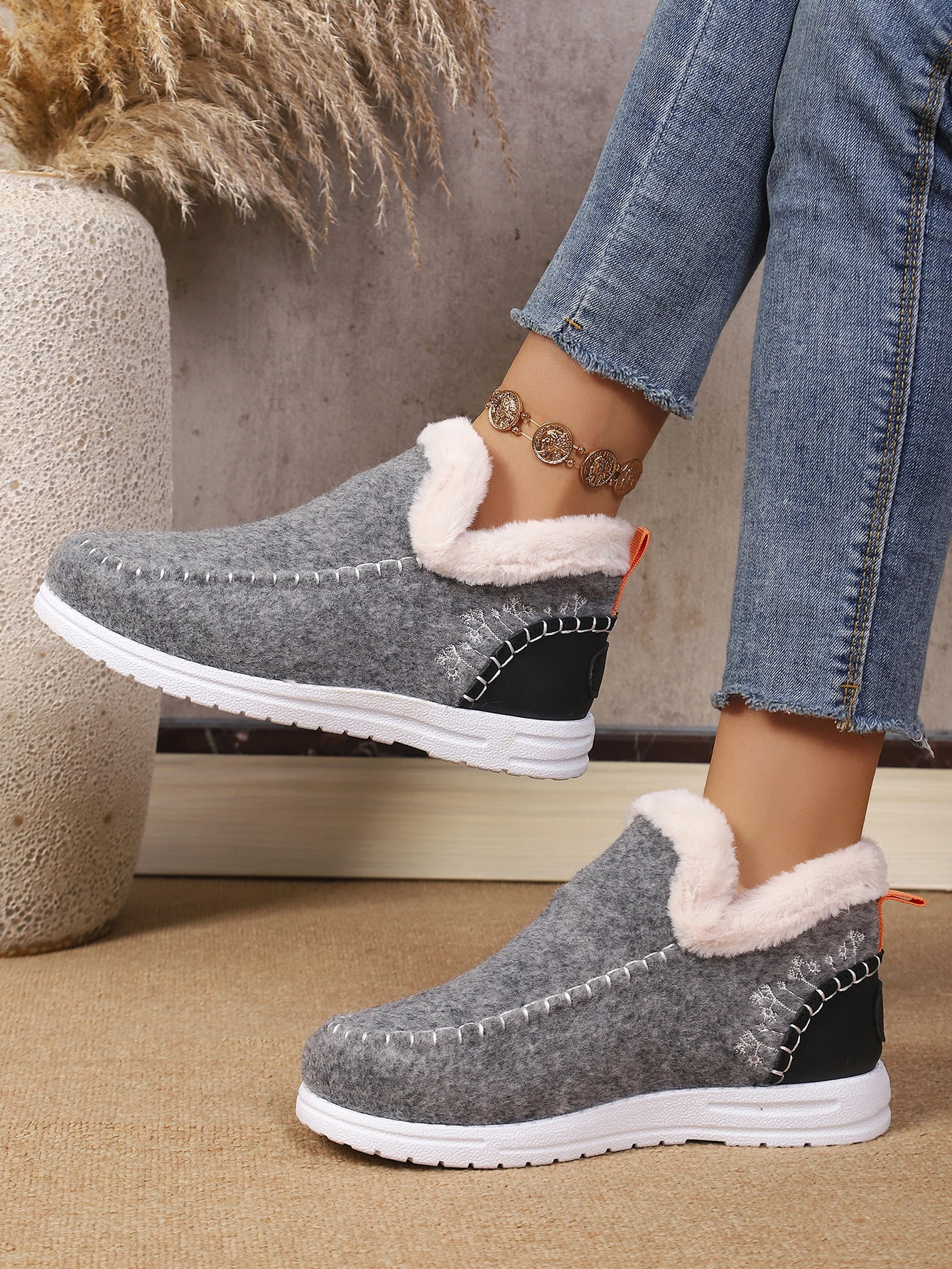 Damen Winter Slip-On Stiefeletten mit Flauschigem Kragen, Weichem Filz, Warmem Fleecefutter, Flach, Rutschfest, Leicht, für den Alltag, Schneestiefel – Detail 22