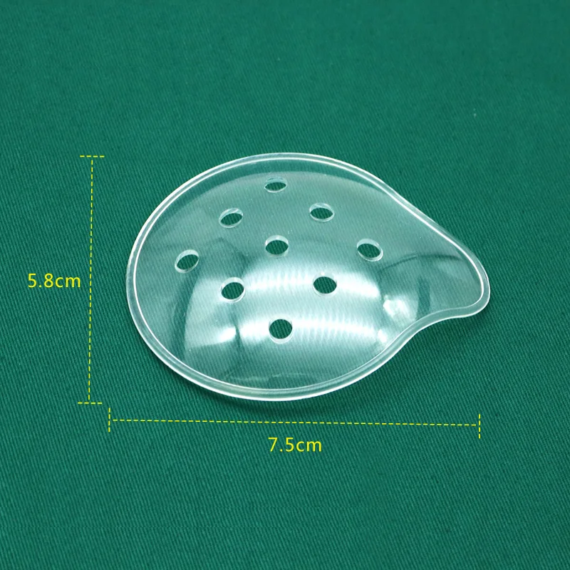 Ophthalmic transparent eye mask with porous spoon shaped oval shaped eye protection after ophthalmic surgery