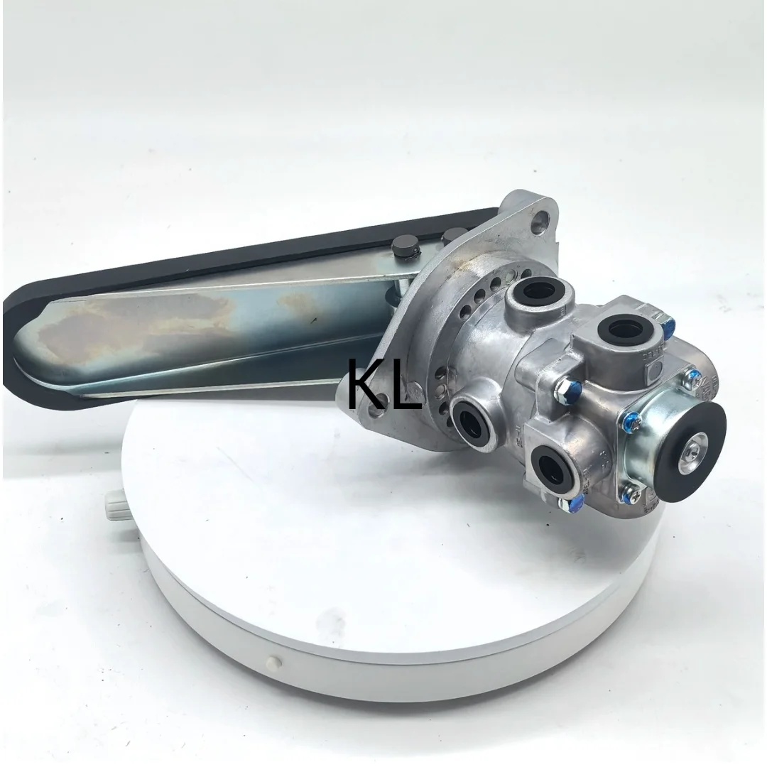 

HD255-5 HD325-6 HD465-5 HD605-5 HD785-5 Dump Truck Brake Valve 566-35-44110 TREADLE VALVE