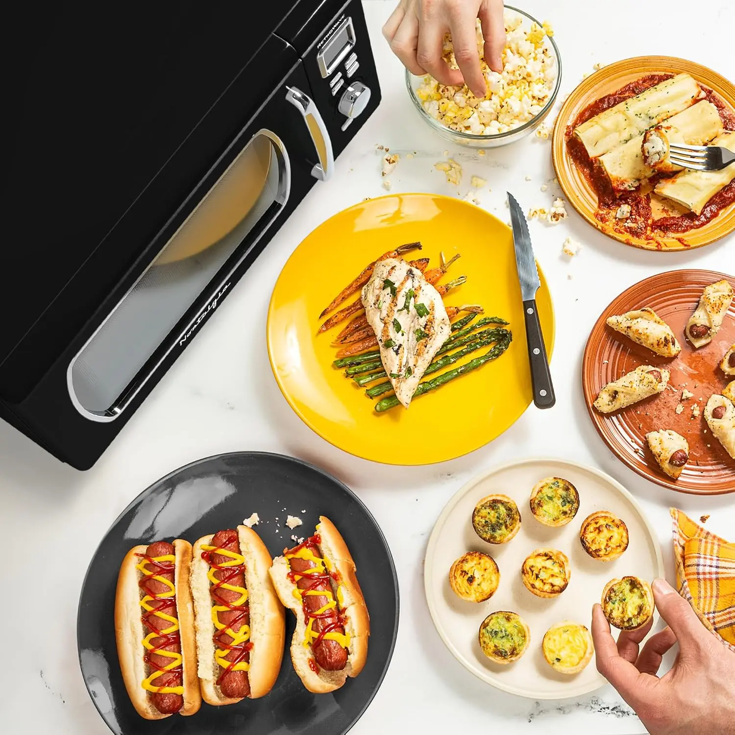 Microwave - 900 watts -8 pre-programmed cooking Settings - Digital clock - Kitchen appliances