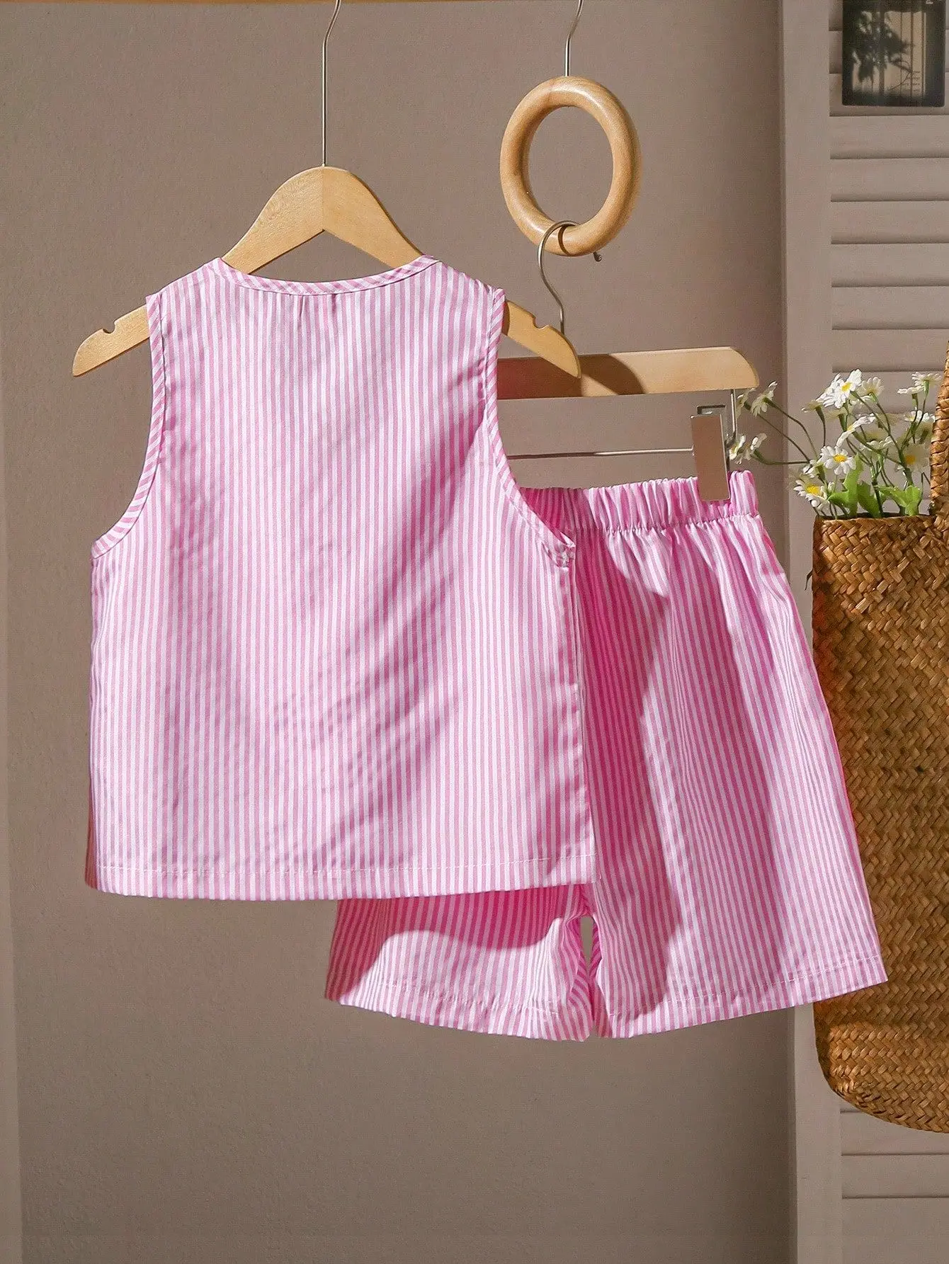 Girls' Summer 2-Piece Set: Pink Striped Sleeveless Top & Breathable Shorts – A Must-Have Pink Striped Outfit for Little Princess