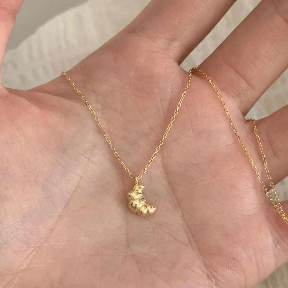 Minimalist French Croissant Necklace, Delicate Bread Charm Lariat, Charming Metal Croissant Locket,Simple Elegant Gift Wholesale
