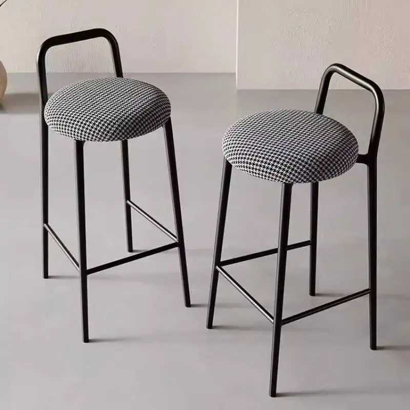 Kursi Bar Gaya Jepang Logam Nyaman Sederhana Ergonomis Kursi Bar Luar Ruangan Desain Modern Mewah Furnitur Taburetes De Bar