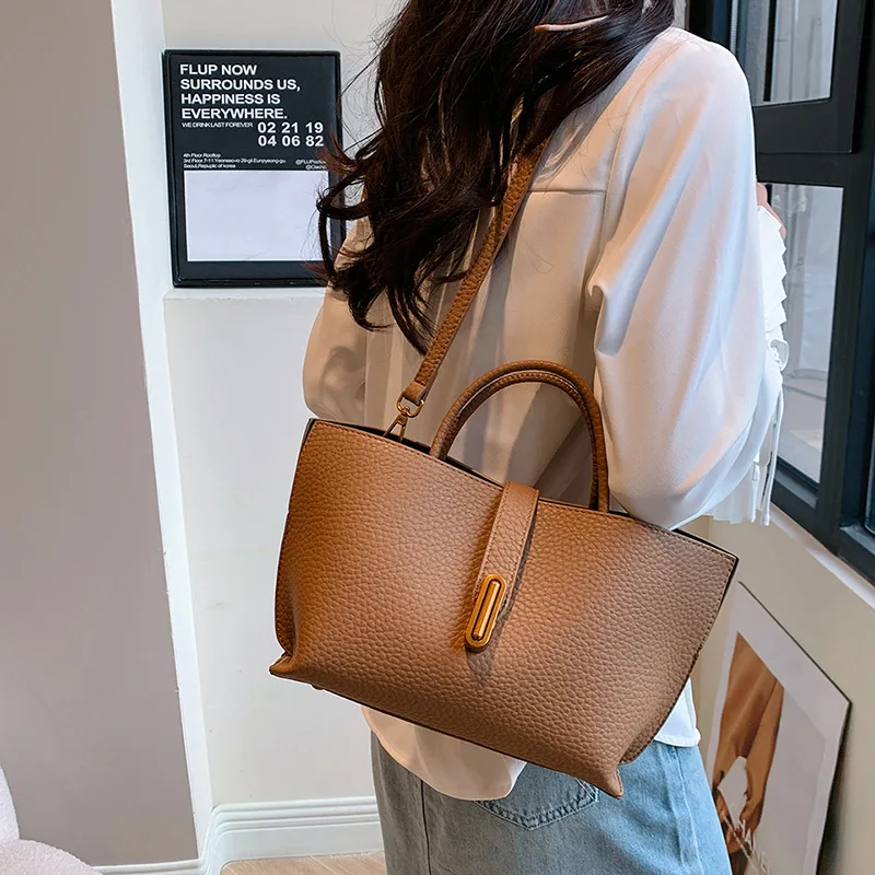 

New Fashionable Premium Texture Shoulder Bag Large Capacity Commuter Tote Bag Retro Versatile Crossbody Bag